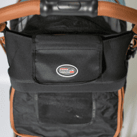 Organiseur InnoPet sur une poussette pour chien innopet